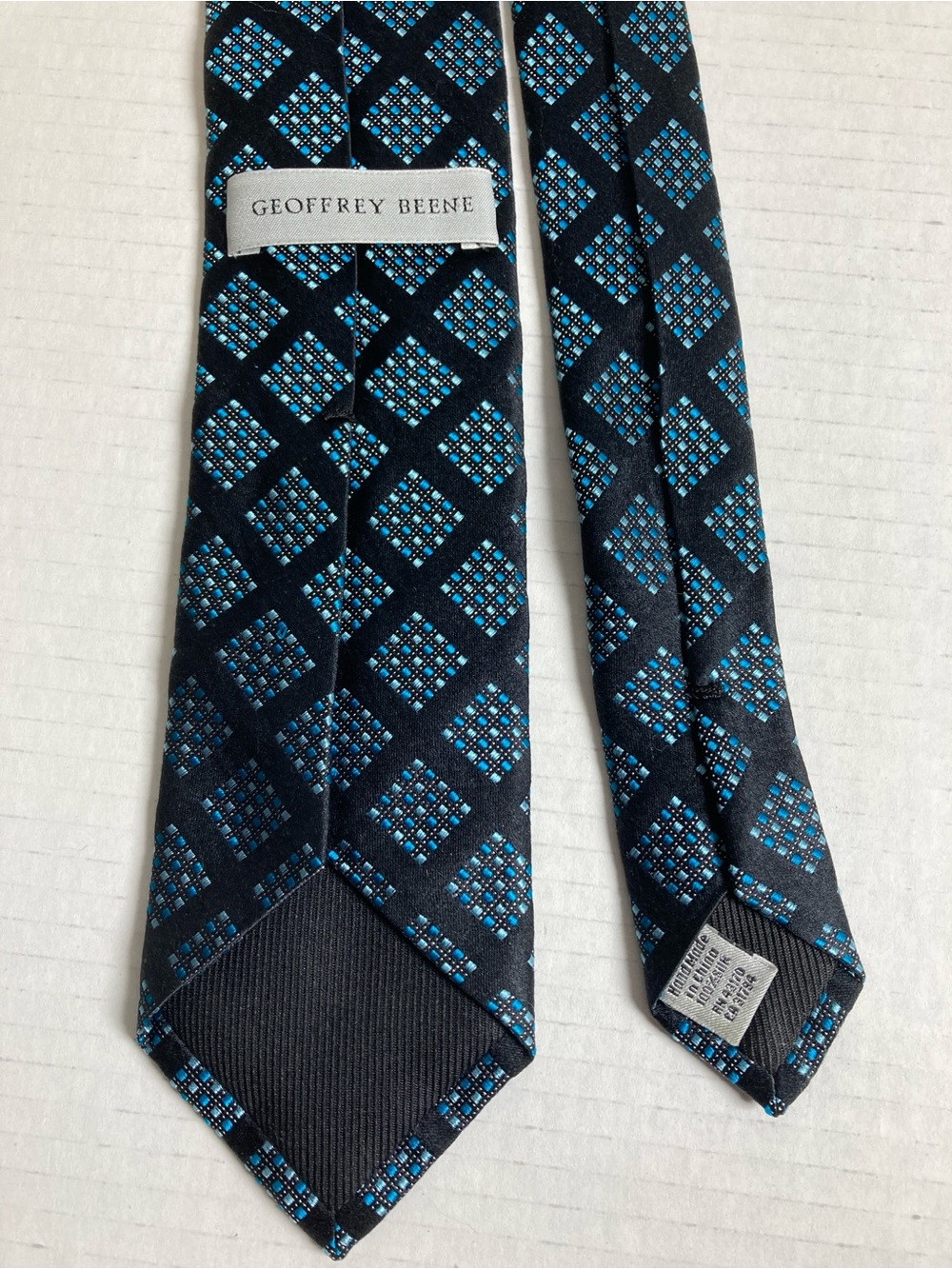Geoffrey Beene tie Men's Geo-Micro Black & Blue 100% Silk - Picture 12 of 15